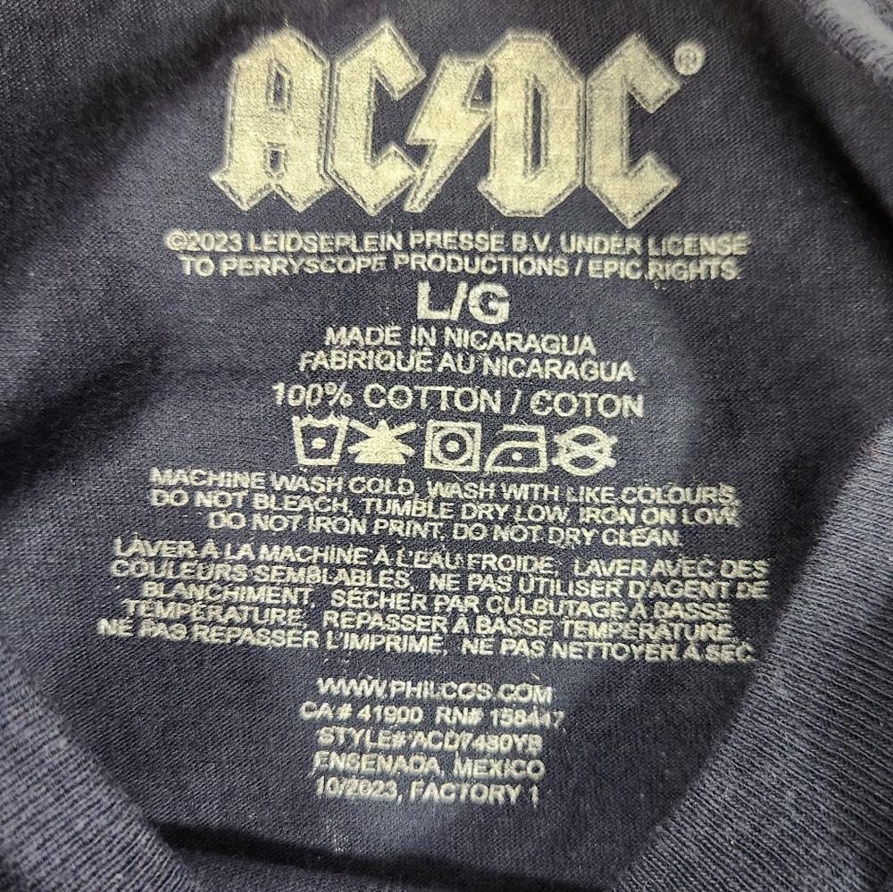 NWOT Kid's AC/DC High Voltage "75 Tour on the back T-shirt - Picture 2 of 4